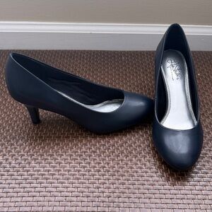 Life Stride Dark Blue Heels